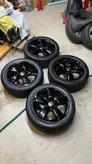 VW Transporter / Amarok 19” vanteet nastarenkailla