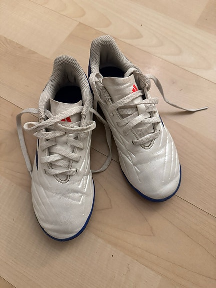 Lasten Adidas futsal tai sisäpeli kengät 32