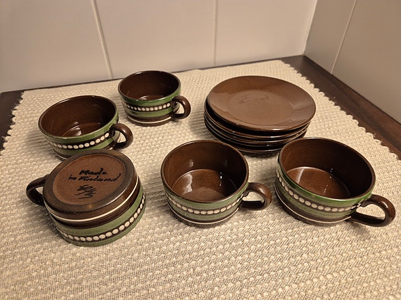 Kupittaan Savi Karjala sarja kahvi/teekupit ja tassit 5kpl
