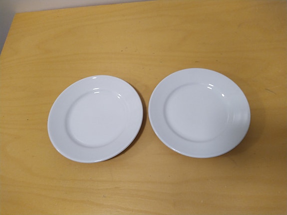 Arabian valkoiset lautaset, 2 kpl