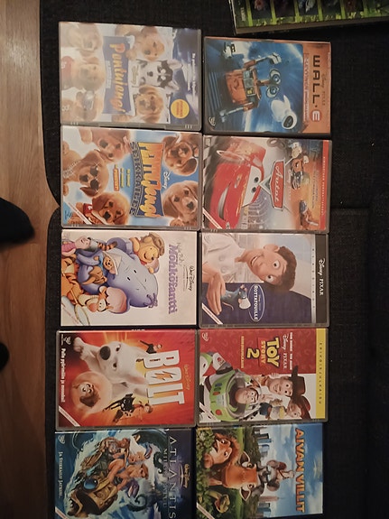 10 kpl Disney DVD -elokuvia