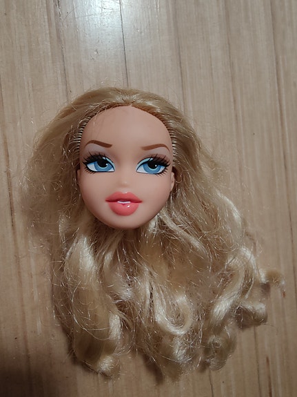 Bratz pää kustomointiin