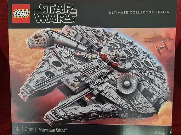 LEGO 75192 Millennium Falcon ( UCS )