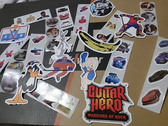 Tarrapaketti Guitar Hero ym kotiin postitettuna #415