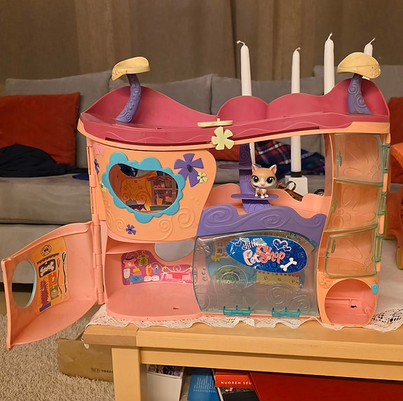 LPS Littlest Pet Shop talo ja figuuri
