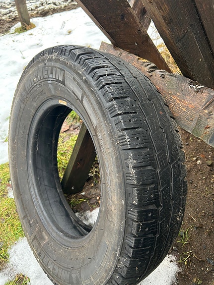 Pakettiauton renkaita 215/75 R16C ja 195/75 R16C