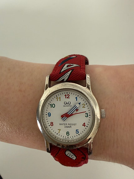 Q&Q vintage kello, kouluaiheinen