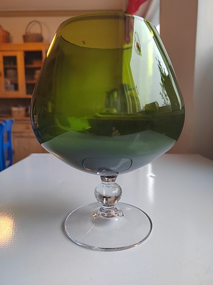 Lasimalja jalallinen