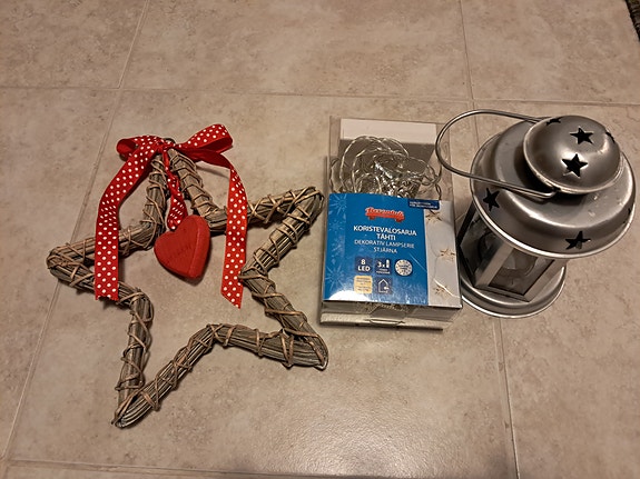 Koristevalosarja, lyhty ja tähtikoriste