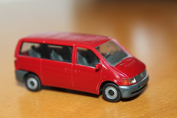 1995 pienoismalli Mercedes-Benz Vito 1/87 pakettiauto minibussi pikkuauto