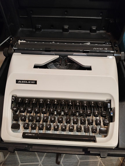 Adler junior 12 kirjoituskone