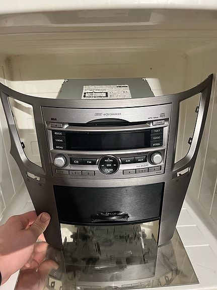 Subaru outback/legacy 2.0 2010 Keskikonsoli ja OEM radio