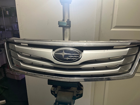 Subaru Outback 2010 Diesel 2.0 etu grilli