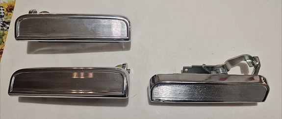 Opel Manta B kromattuja ovenkahvoja