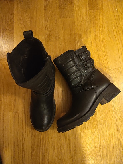 Semi bikerit, nahkaa