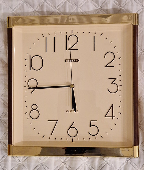 Citizen Quartz seinäkello
