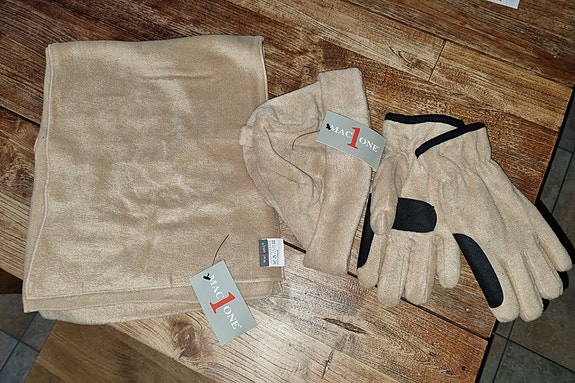 Fleece-hanskat, -pipo ja -kaulahuivi