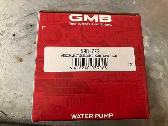 Mitsubishi Carisma 1.6/1.8 Vesipumppu 96-04