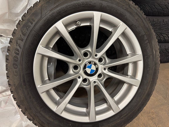 BMW orkkis vanteet hyvillä nastarenkailla