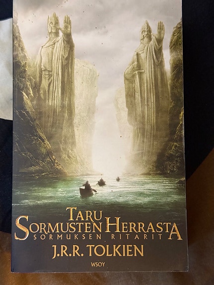 J.R.R. Tolkien Taru Sormusten Herrasta Kirja (.)