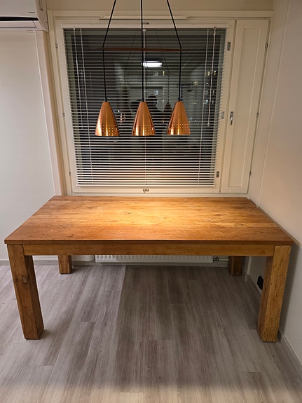 Teak pöytä