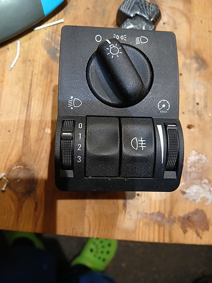 Opel Astra G valokatkaisija