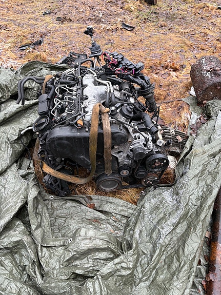 Audi A4 B8 2.0 TDI moottori ja vaihdelaatikko