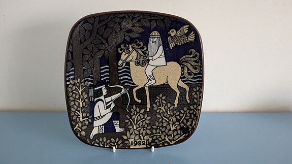 Arabia Kalevala Vuosilautanen 1982 (Raija Uosikkinen)
