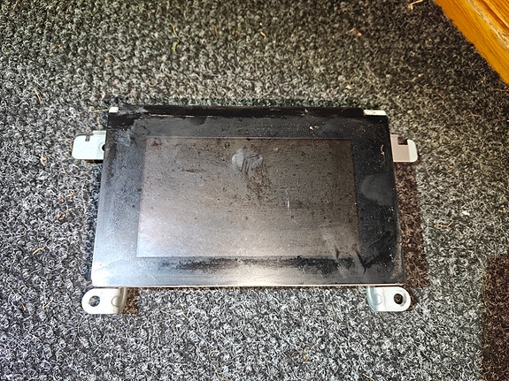 Nissan Primera P12 monitoiminäyttö