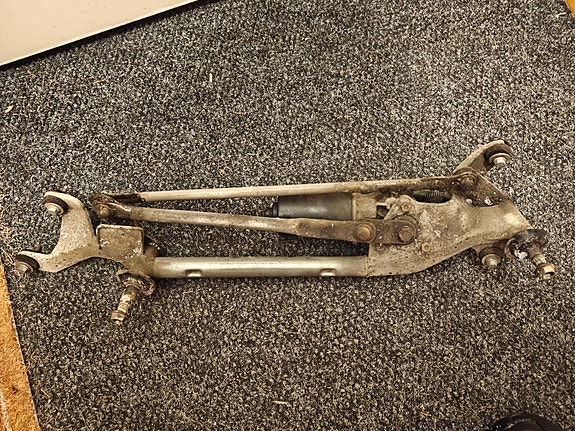 Nissan Primera P12 pyyhkijän moottori