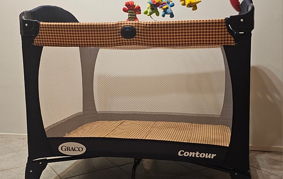 Retkisänky ja mobile