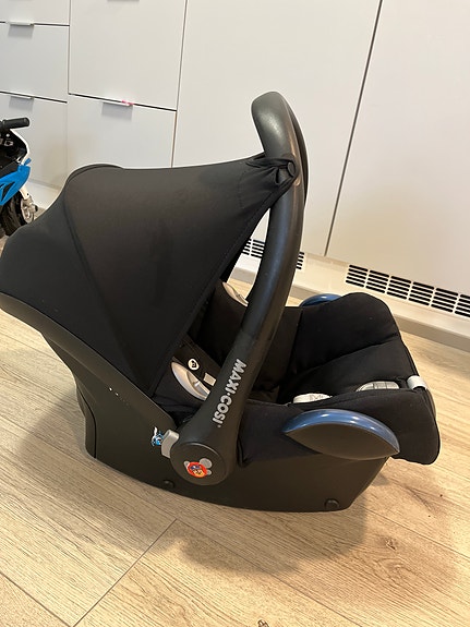 Maxi-cosi carseat with isofix/ turvakaukalo