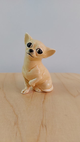 Chihuahua posliini figuuri