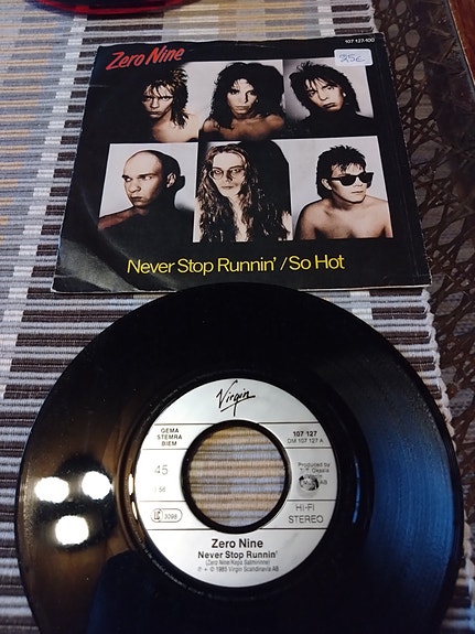 Zero Nine 7" Never stop runnin' /So Hot