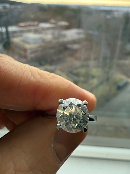 Valkokultainen timanttisormus 3.00ct