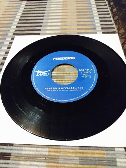 Frederik 7" Rensselit pykälään/Milla