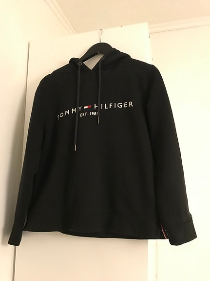 Tommy Hilfiger naisten musta huppari (S)