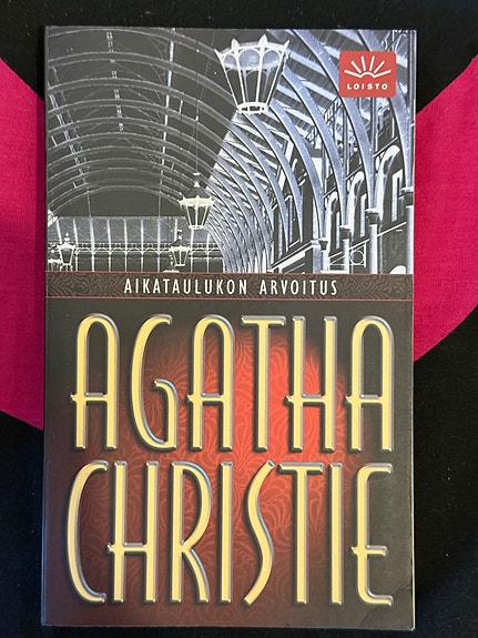Agatha Christie - Aikataulukon Arvoitus (:::.)