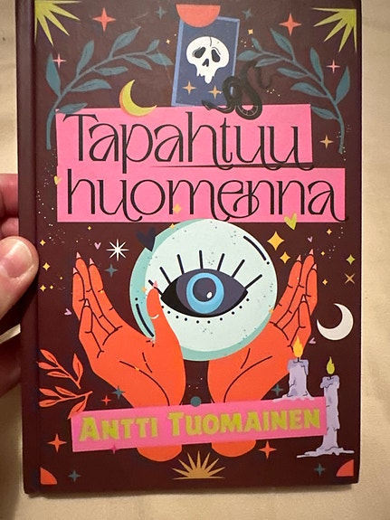 Antti Tuomainen Tapahtuu huomenna kirja