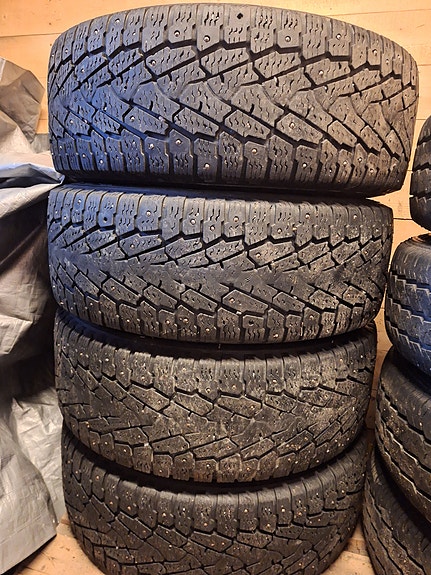 Transitin talvirenkaat 16"C, alkuperäisillä peltivanteilla