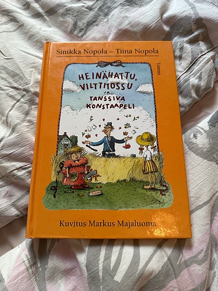 Heinähattu, Vilttitossu ja Tanssiva konstaapeli