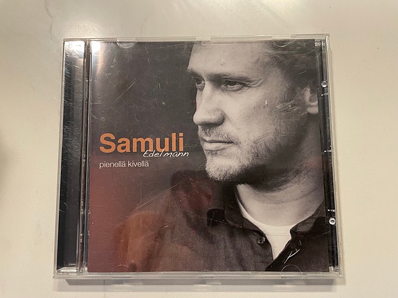 Samuli Edelmann: Pienellä kivellä