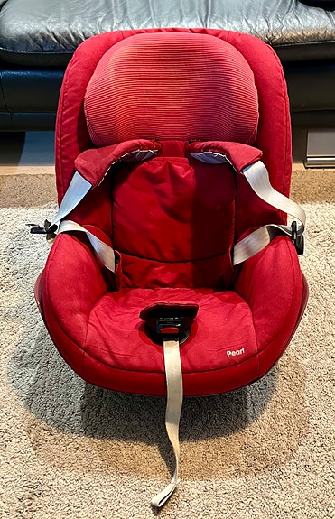 Maxi-Cosi Pearl -turvaistuin ja Familyfix-jalusta