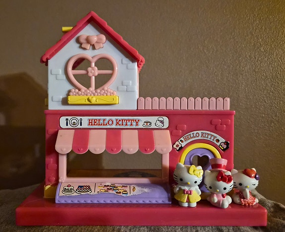 Hello Kitty -talo + 3 hahmoa