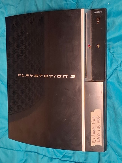 Modattu PlayStation 3 Fat-konsoli 100+ pelillä