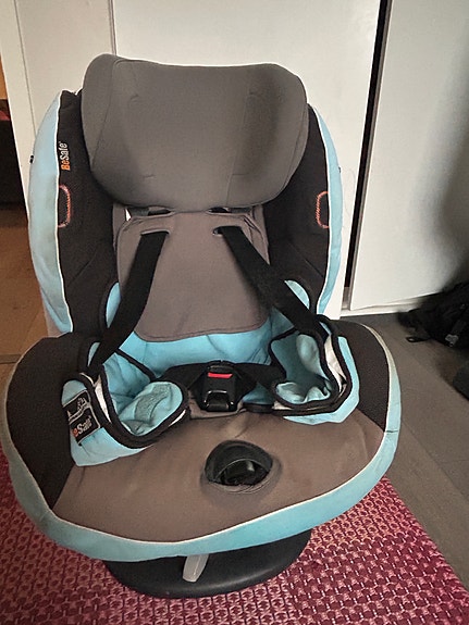 Turvaistuin Isofix telakalla