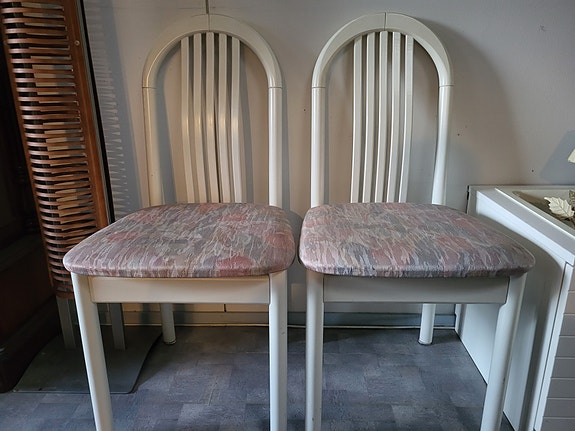 Valkoiset tuolit 2kpl.