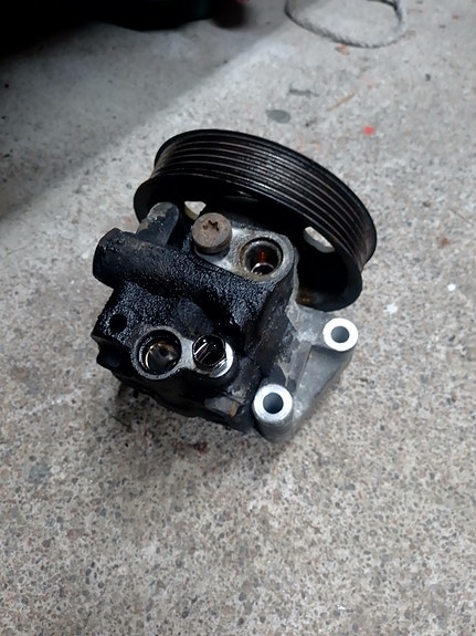 Ford Mondeo mk4 ohjaustehostimen pumppu