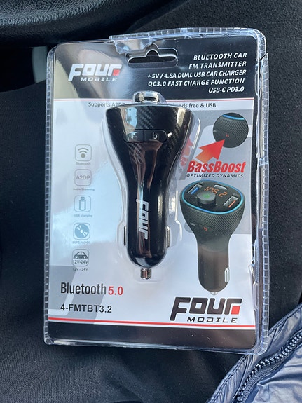 Four Mobile 4-FMTBT3.2 Bluetooth 5.0 FM-lähetin autoon musta