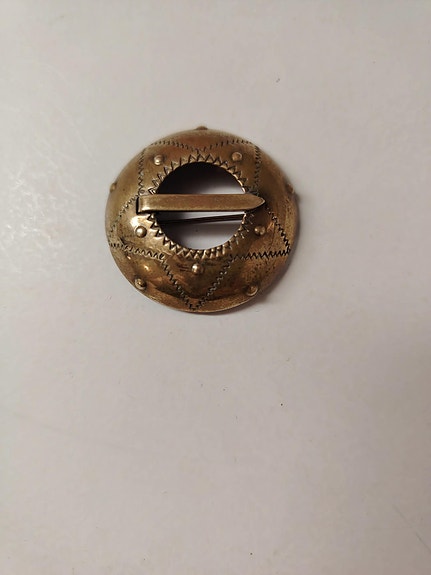 Vintage latvialainen kansanpuku rintaneula